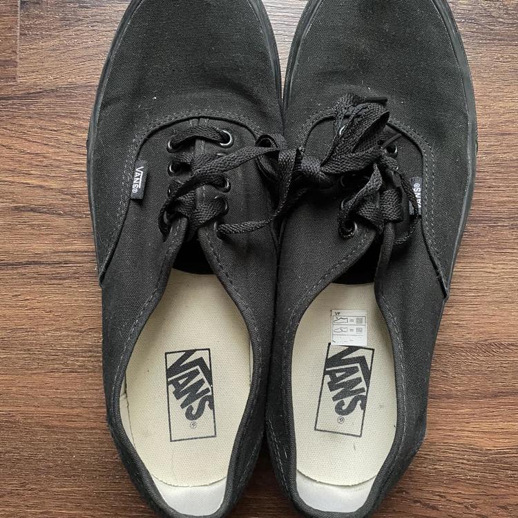 black vans 10.5