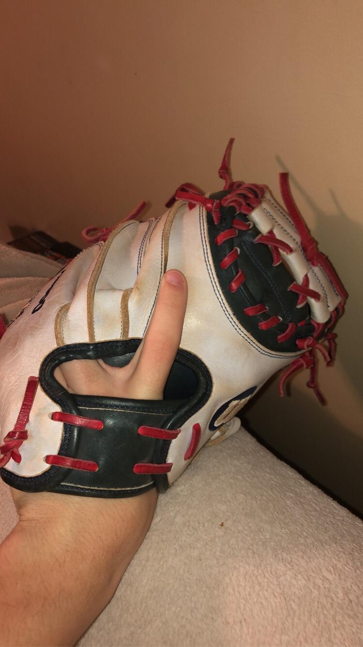 Rare USA A2000 catchers mitt. not yet used in game. For sale or trade