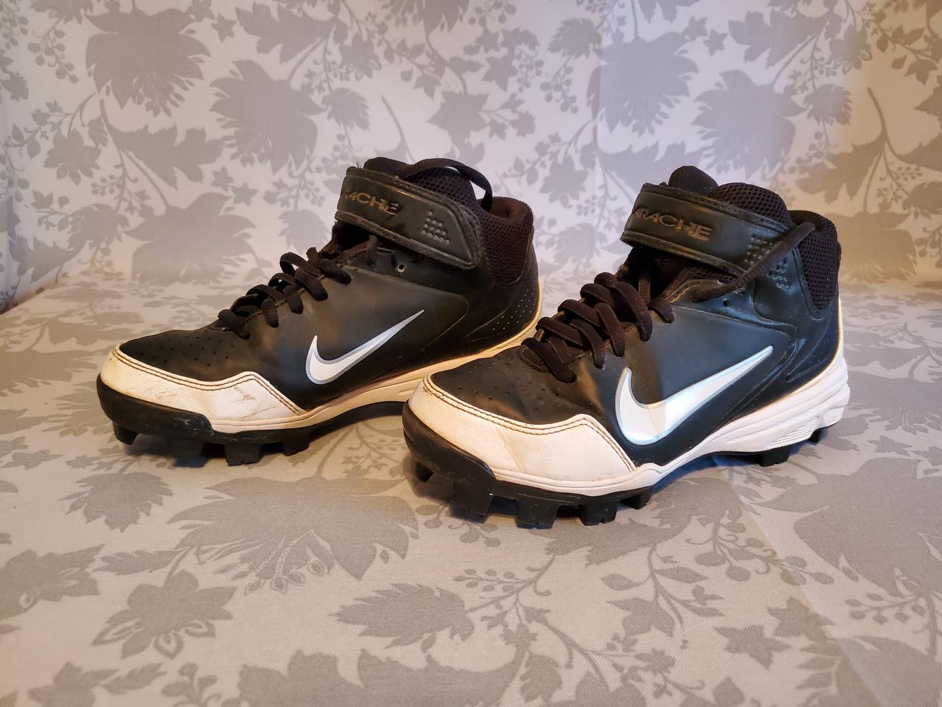 velcro baseball cleats