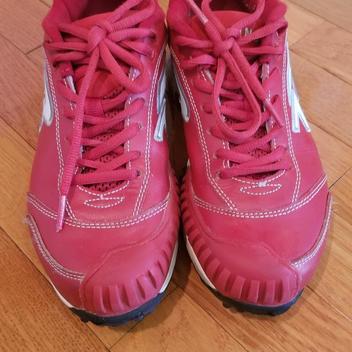 ringor turf shoes with pitching toe