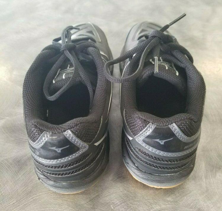 mizuno women's wave hurricane 3 - black/silver