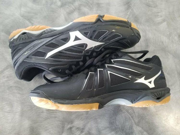 mizuno women's wave hurricane 3 - black/silver