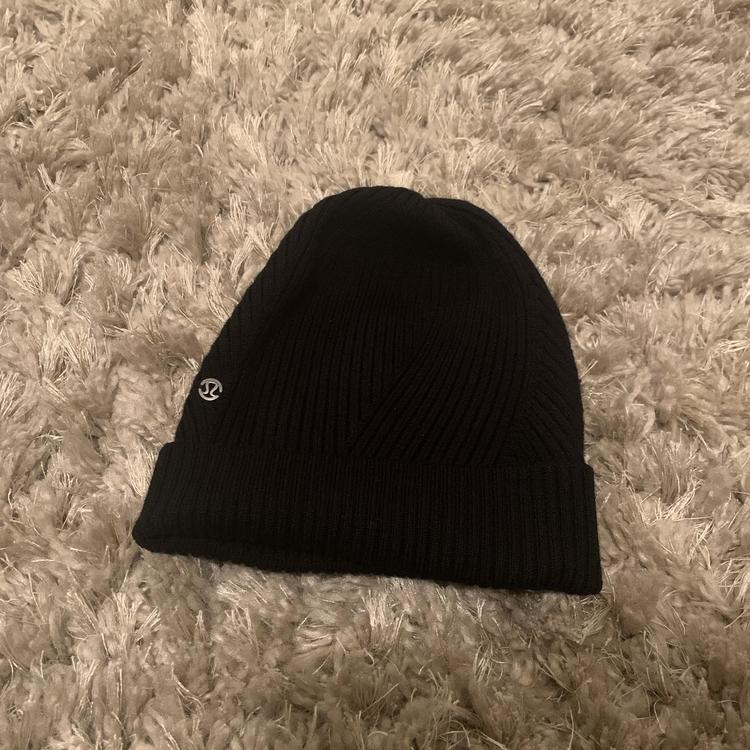 lululemon twist of cozy knit beanie