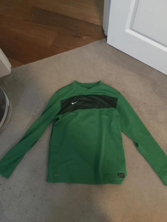 nike green goalkeeper jersey