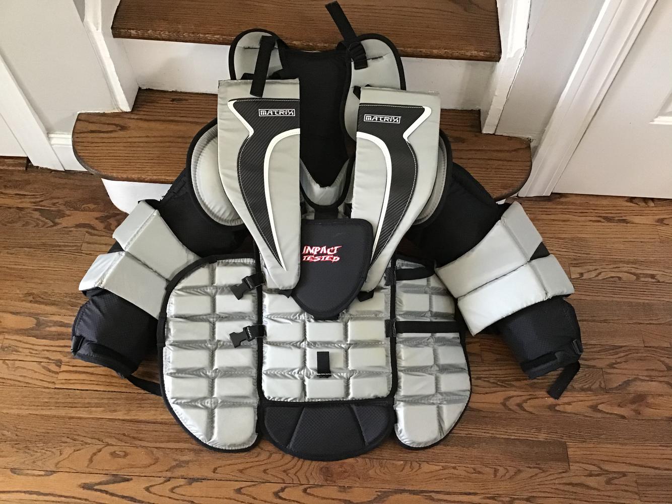 Used Senior Extra Large Simmons Goalie Chest Protector SidelineSwap
