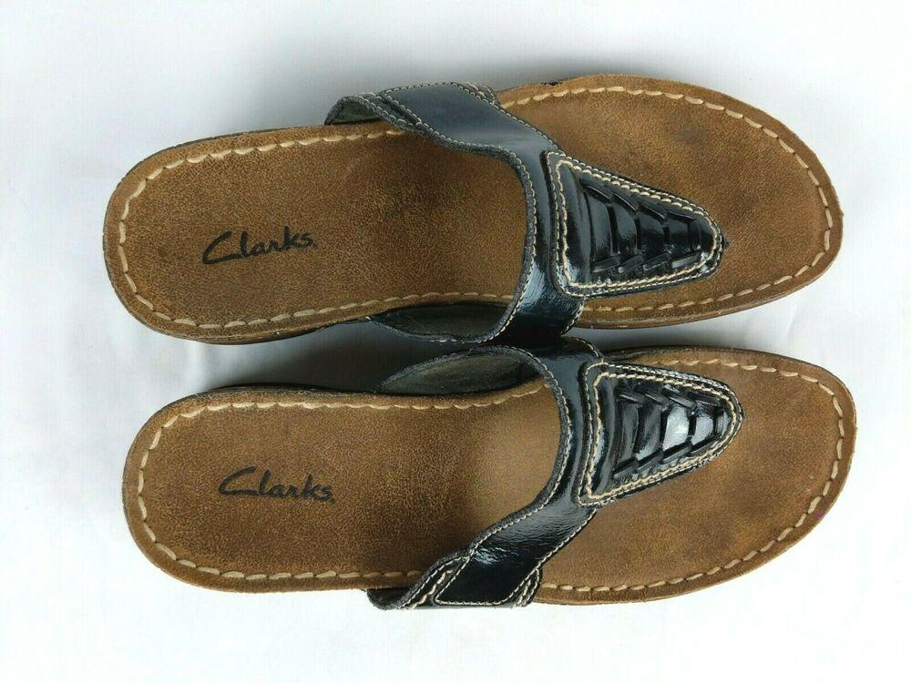clarks black patent flip flops