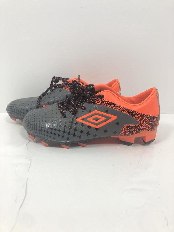 Used Umbro Junior 02.5 Cleat Soccer Outdoor Cleats 10 on SidelineSwap