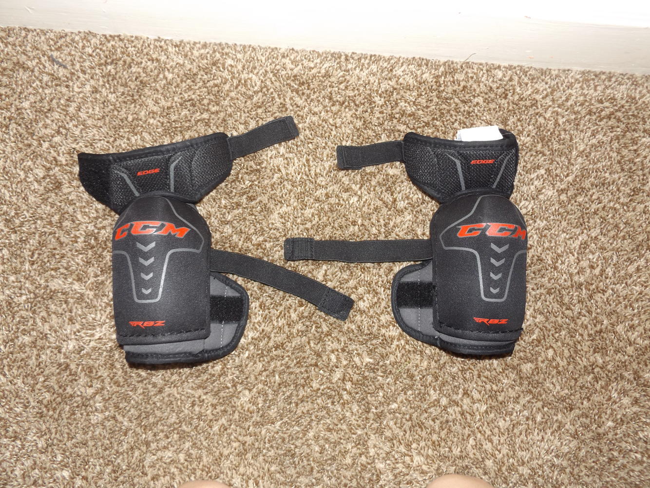 Junior Used Large CCM RBZ 150 Elbow Pads SidelineSwap