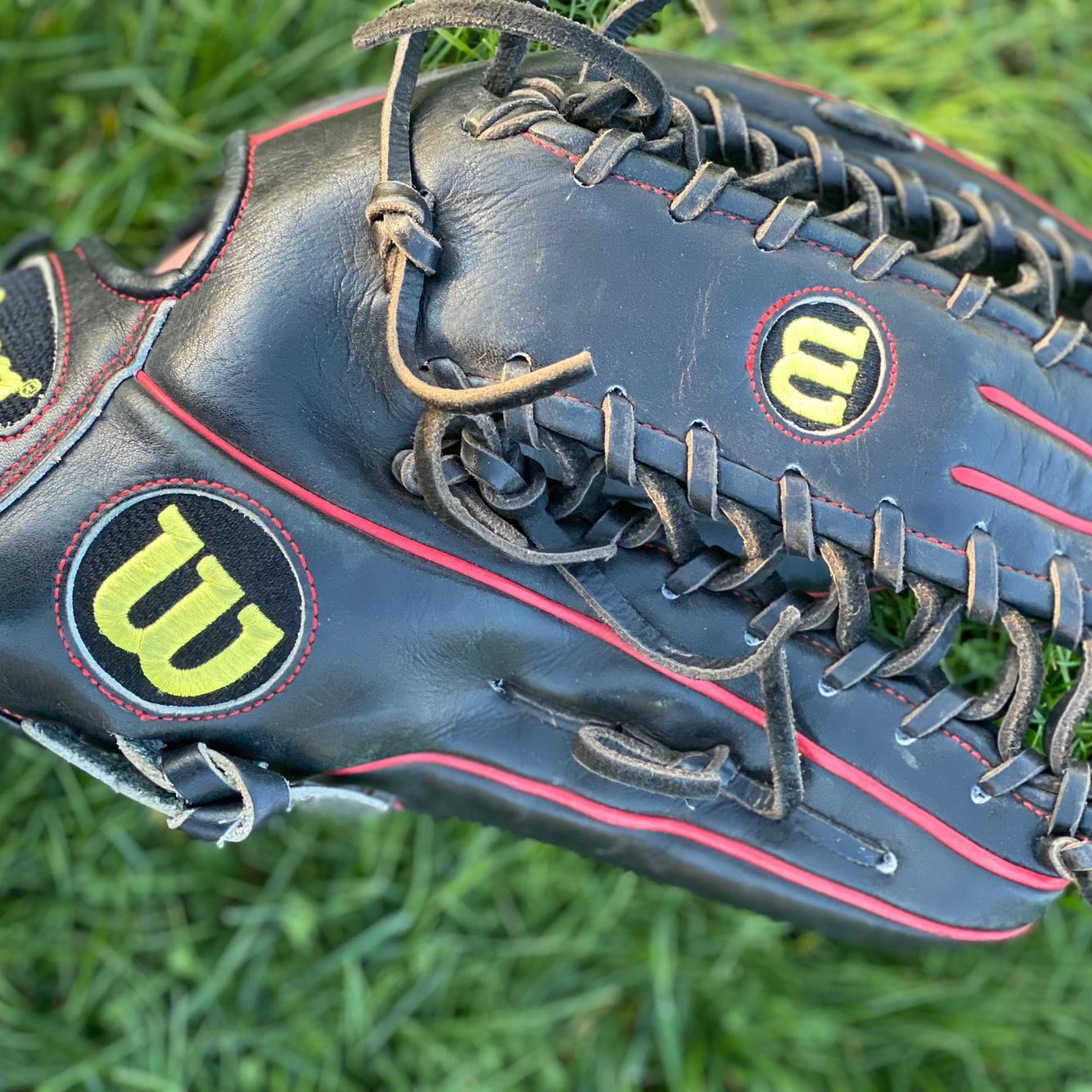 Black Used Outfield A2000 12.75" Baseball Glove SidelineSwap