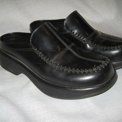leather closed shoes