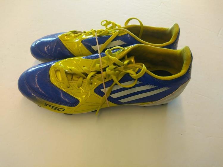 soccer cleats 9.5