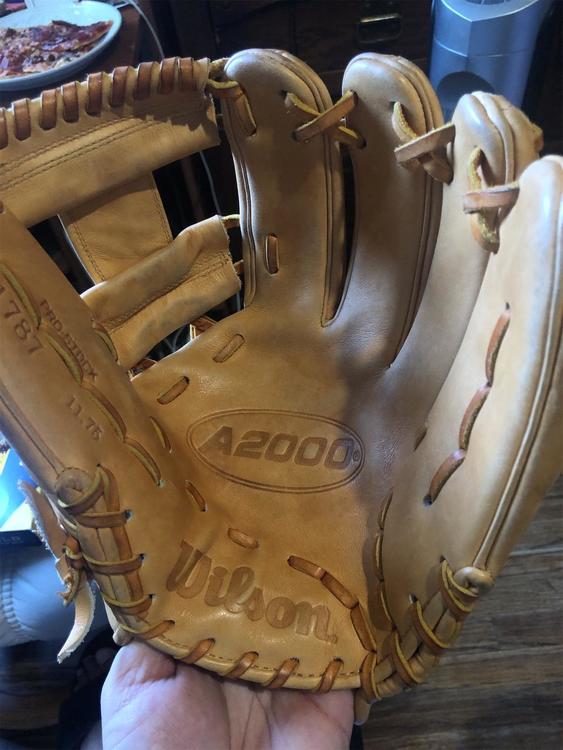Wilson Vintage Tan A2000 11.75 Baseball Gloves & Mitts
