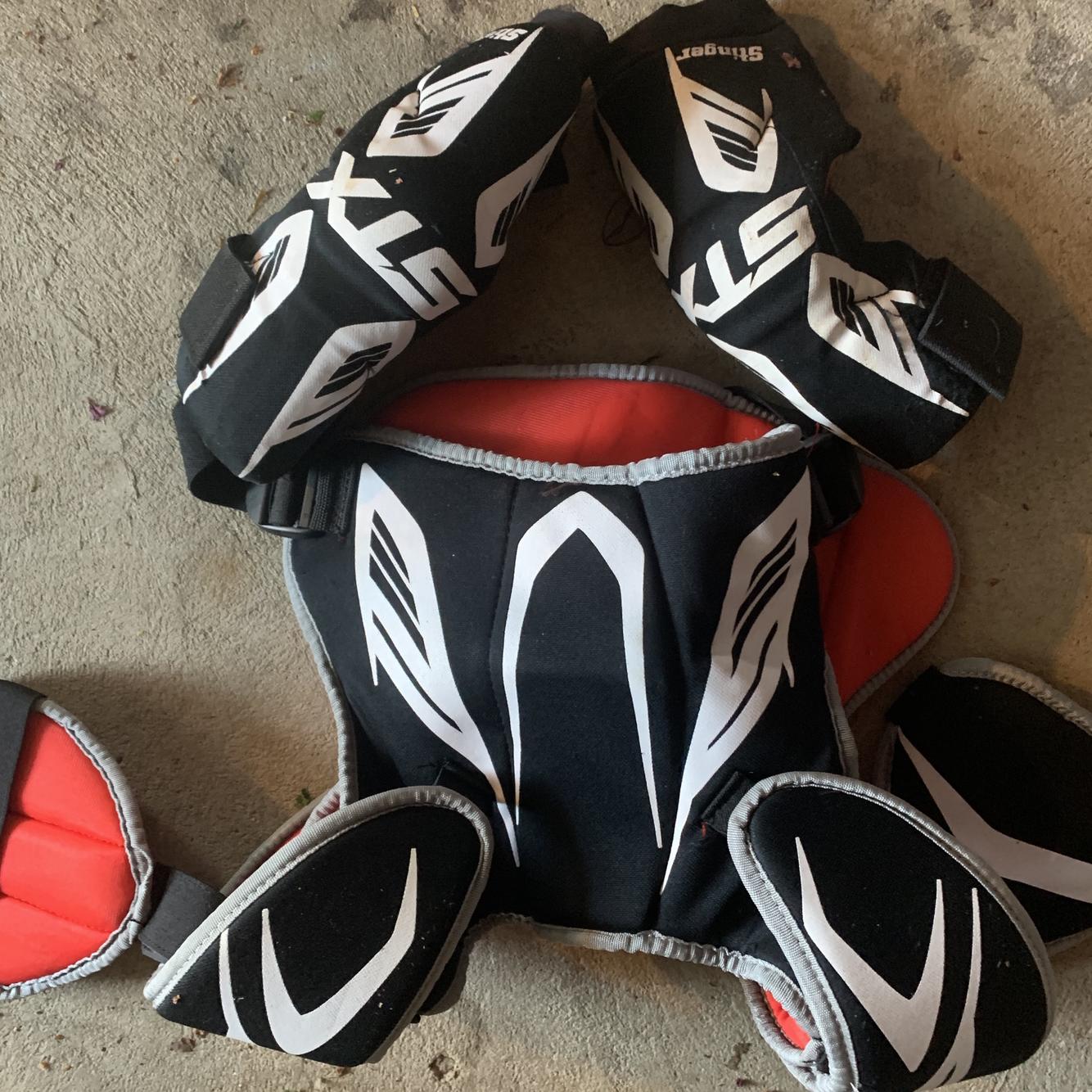 Used Youth Medium STX Stinger Shoulder Pads SidelineSwap
