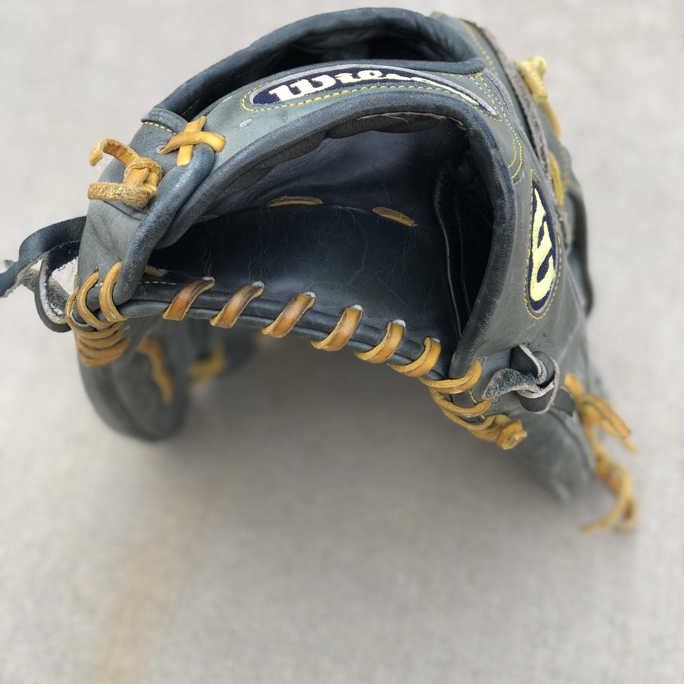 Blue Used Outfield A2000 1799 12.75" Baseball Glove SidelineSwap