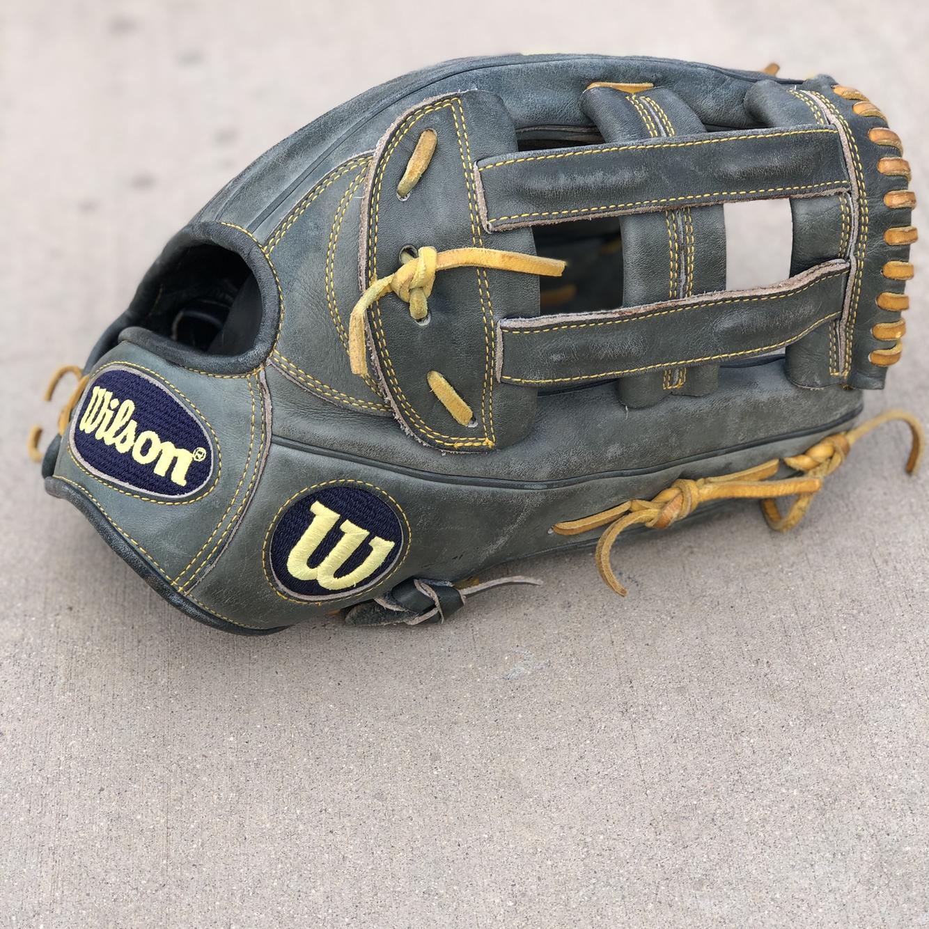 Blue Used Outfield A2000 1799 12.75" Baseball Glove SidelineSwap