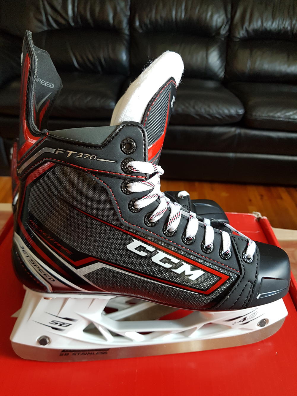 CCM New JetSpeed FT370 Size 6 Hockey Skates