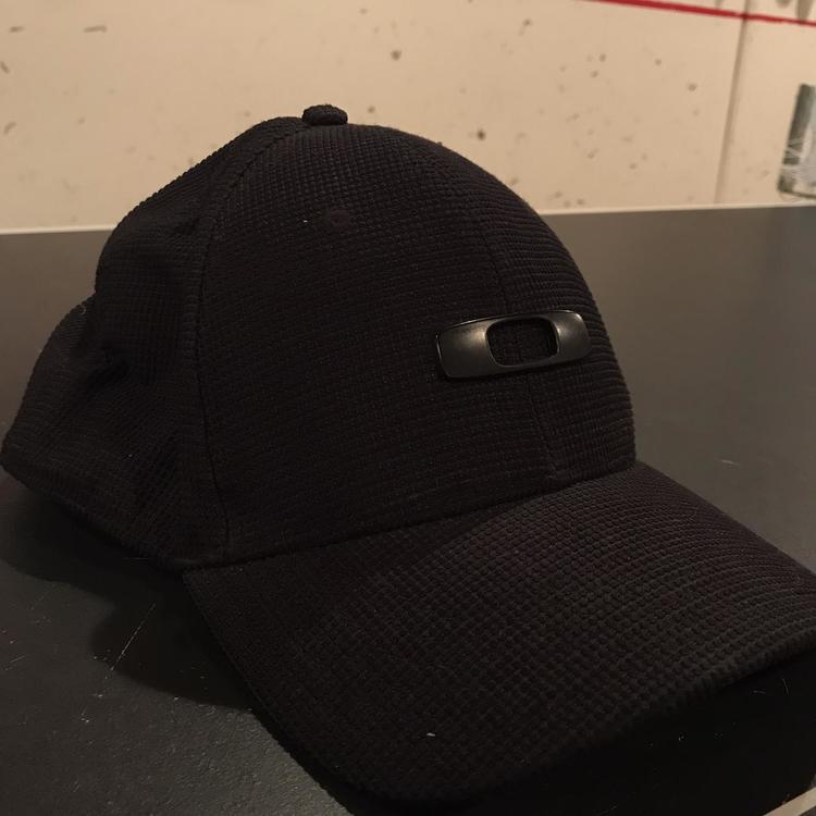 oakley fitted cap