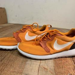 nike roshe yellow