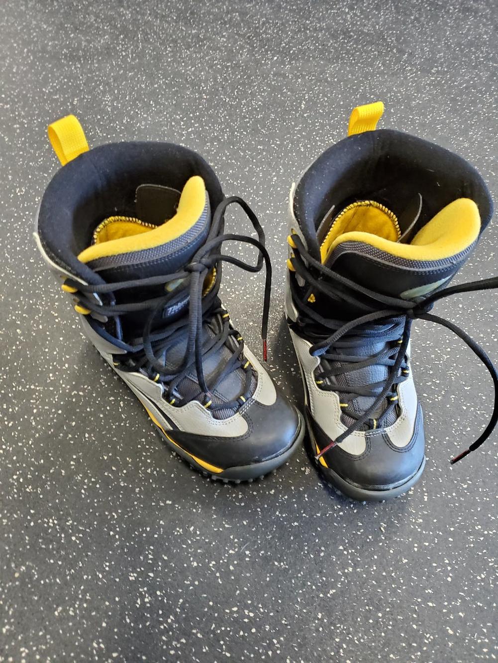 Used Airwalk Snowboard Boots Senior 8 Snowboard Mens Boots SidelineSwap