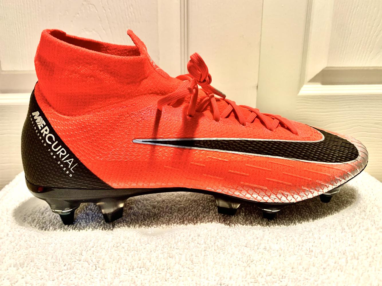 red cr7 boots