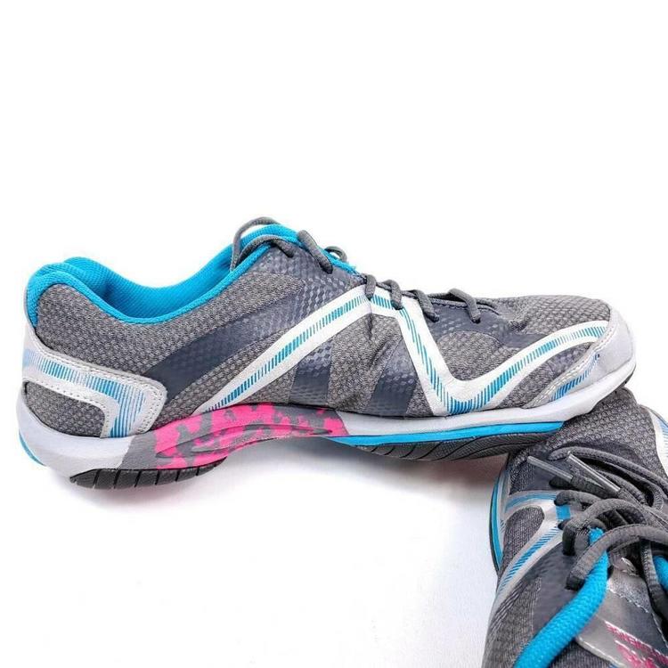 n sports shoes