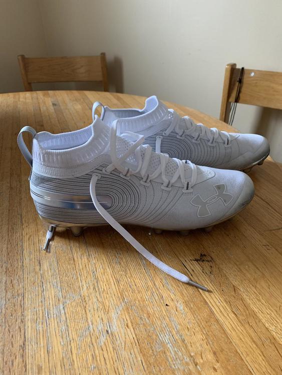 under armour spotlight cleats low