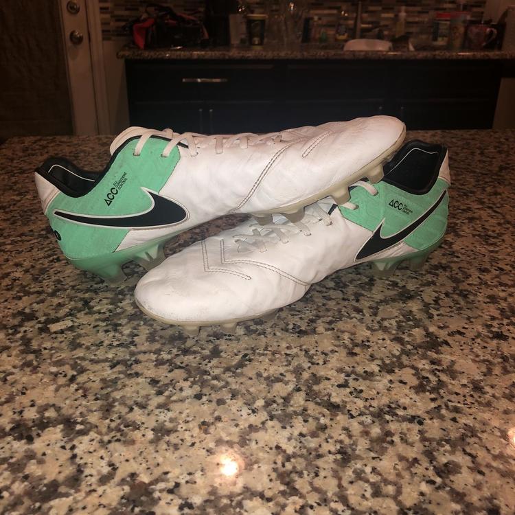 nike tiempo size 11