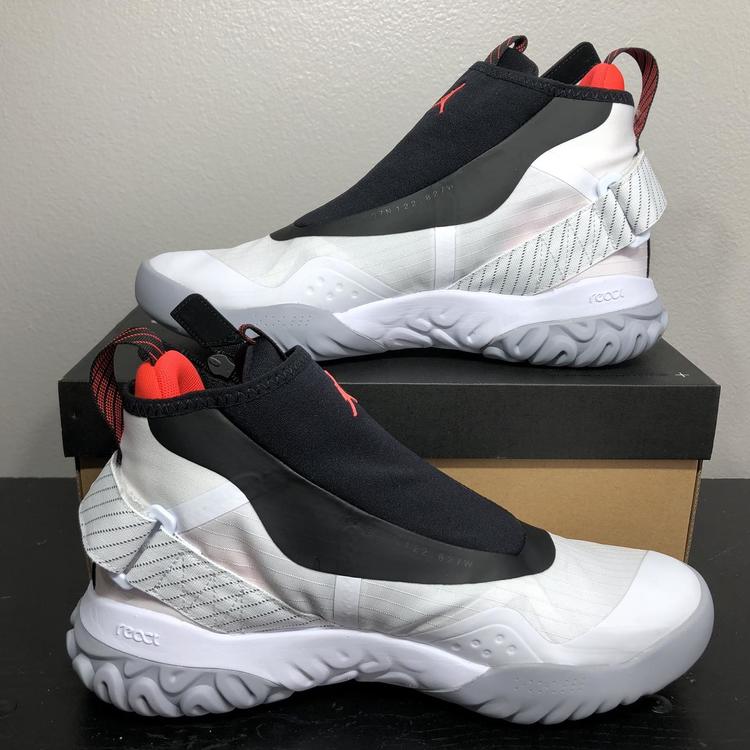 size 9 basketball shoes