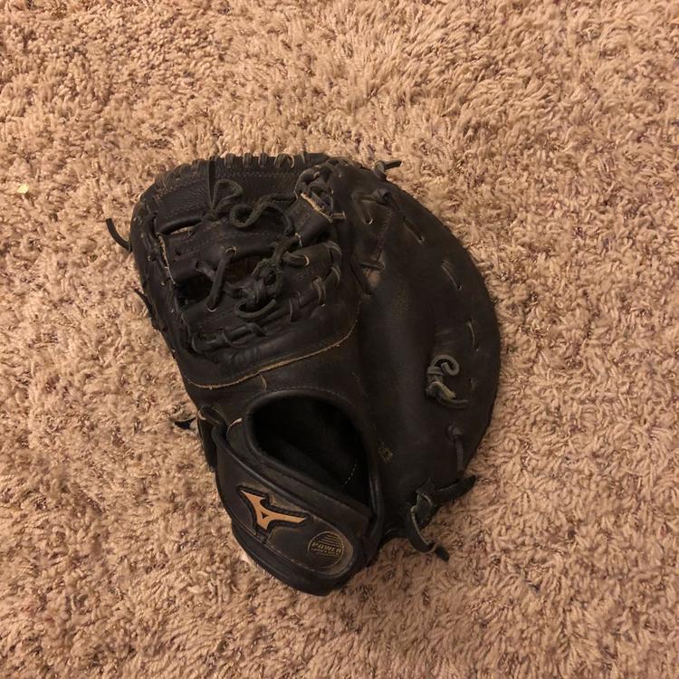 the first baseball glove