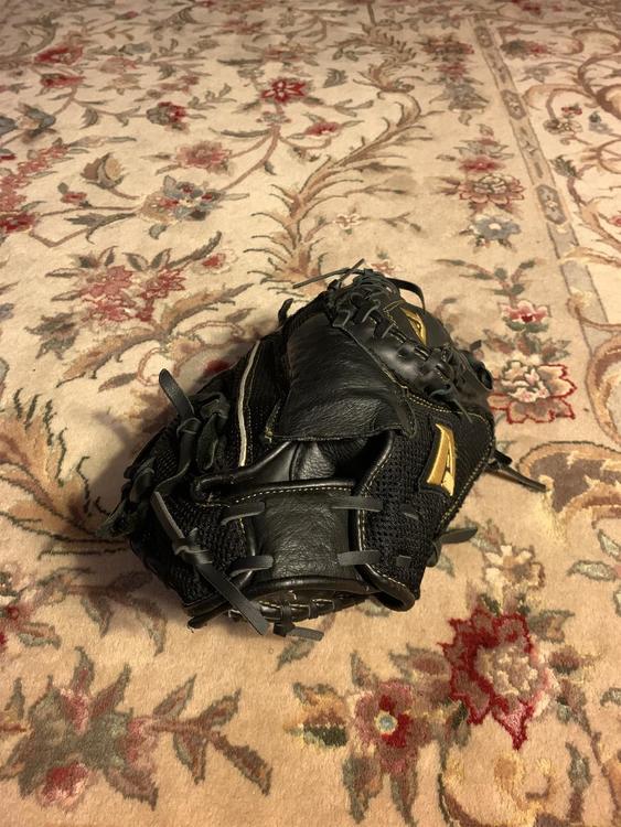 akadema youth catchers mitt