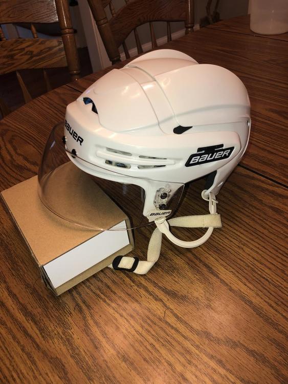 Bauer Certified Medium 5100 Helmet with Baur HD0PRO Halfshielf Hockey