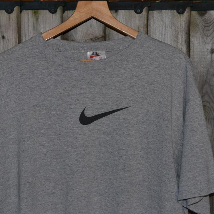 nike centre swoosh t shirt