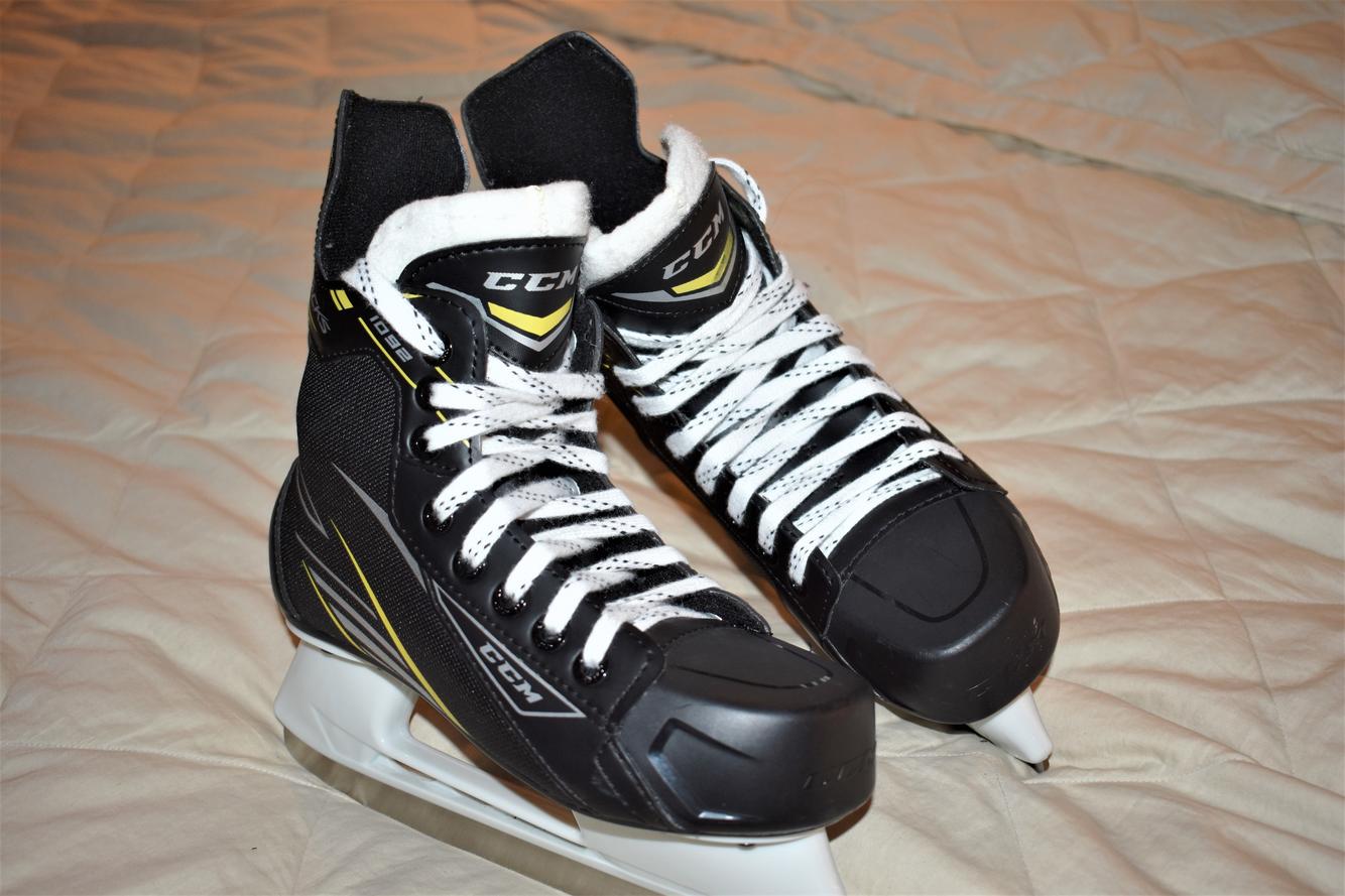 NEW CCM Tacks 1092 Hockey Skates, Junior 3D SidelineSwap