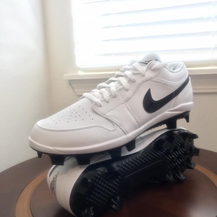 nike air jordan baseball cleats