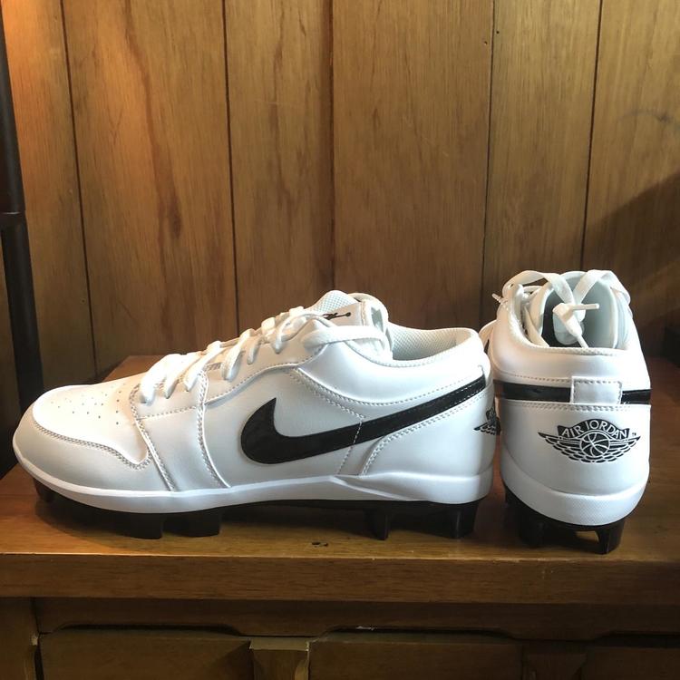 jordan mcs baseball cleats