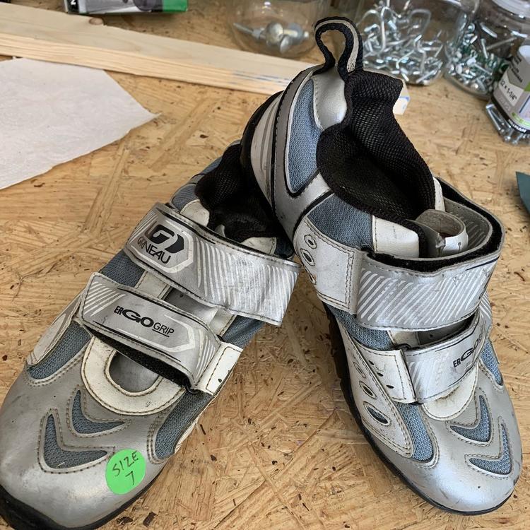 used cycling shoes