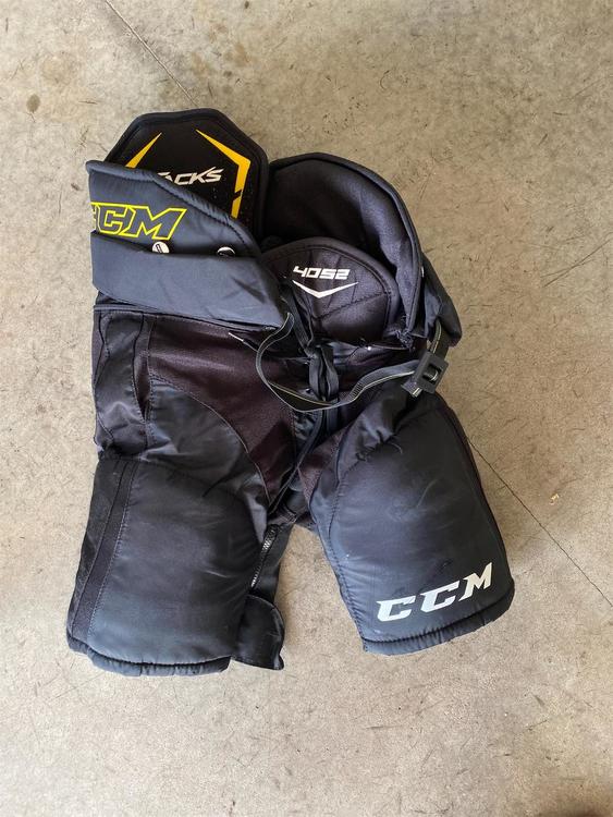 CCM Junior Small Girdle Hockey Pants, Girdles & Shells