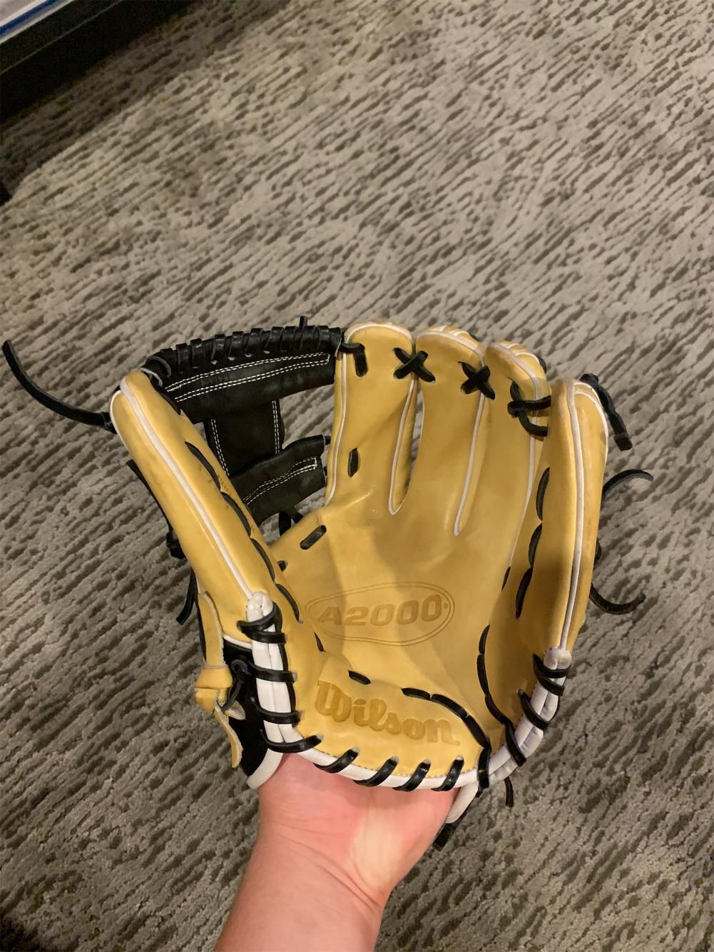 New Infield A2000 11.75" Baseball Glove SidelineSwap