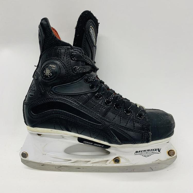 Mission Junior Pure Fly Regular Width Size 4.5 Hockey Skates