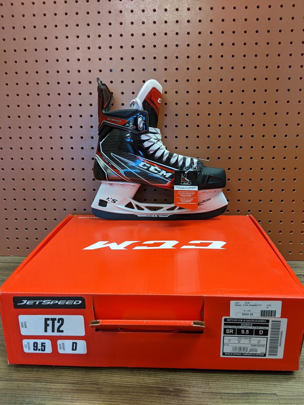 CCM JetSpeed FT2 Ice Skates Sr. 9.5D NEW SidelineSwap