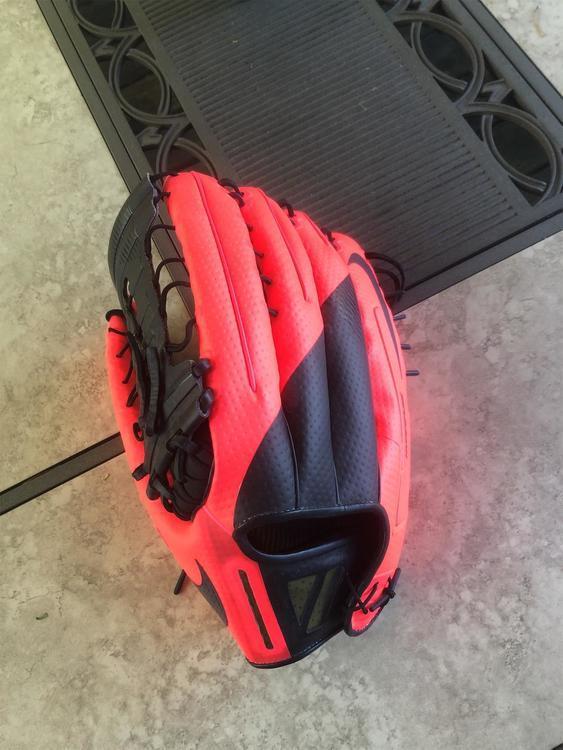nike baseball gloves outfield