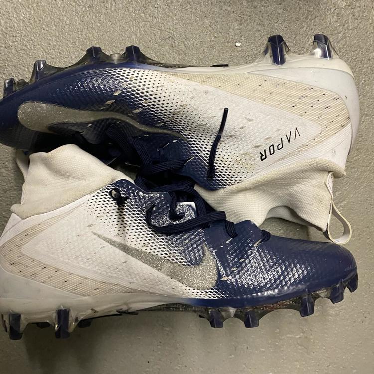 men's molded cleats