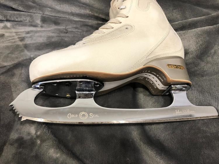 John WIlson Gold Seal Blades size 9. Nearly NEW Figure Skating Other