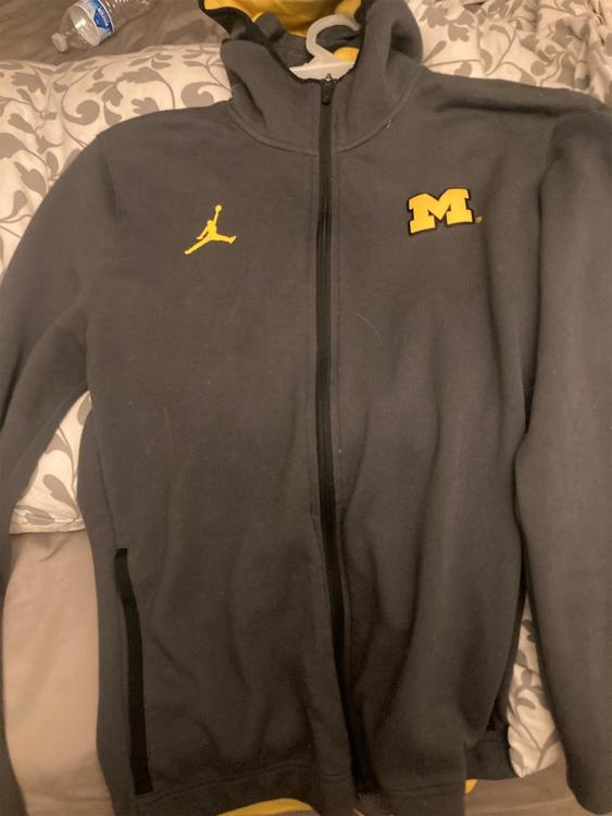 u of m zip up hoodie