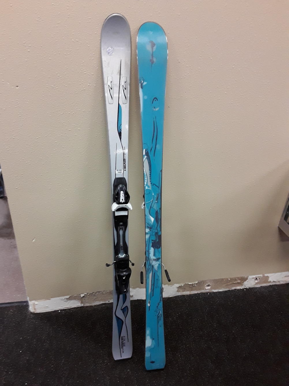 HEAD Beauty 149 or 156 Skiing Skis