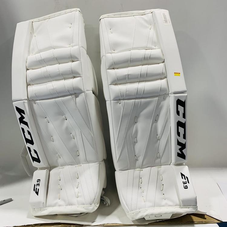 White Intermediate 29+1&quot; CCM Extreme Flex E3.9 Goalie Leg