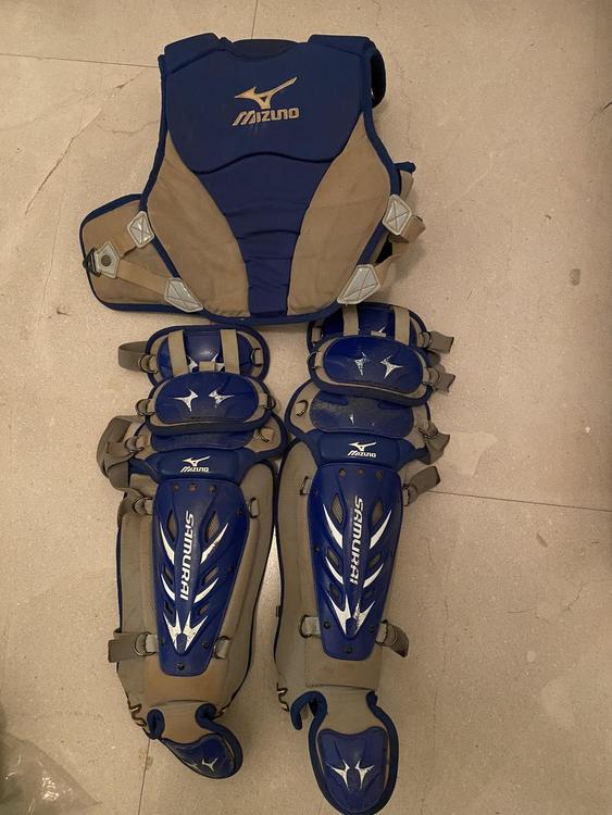 Used youth catchers gear Clearance