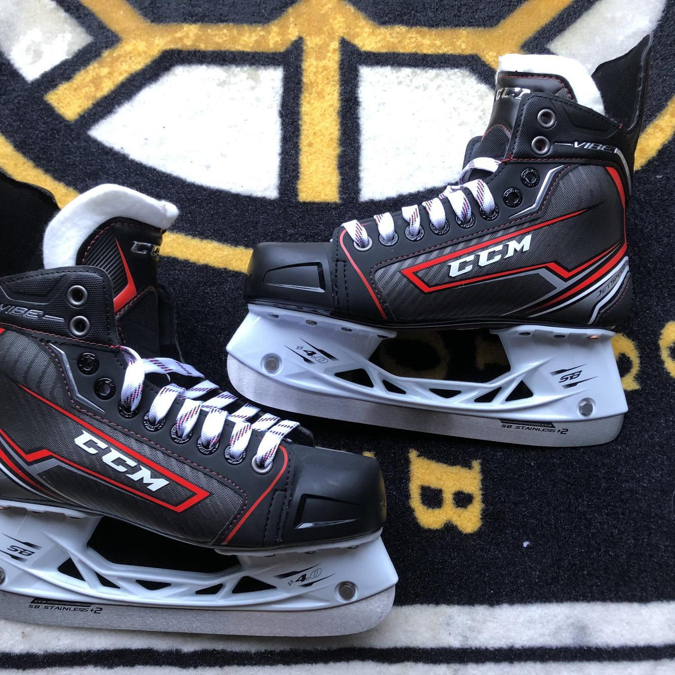 New Junior CCM JetSpeed Vibe Hockey Skates Extra Wide Width Size 5.5