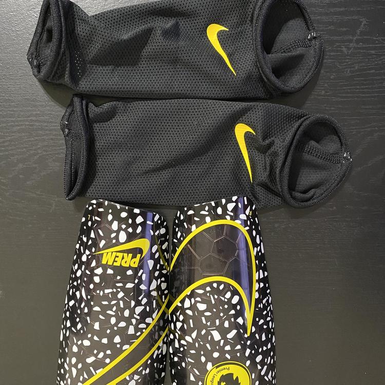 nike mercurial lite premier league