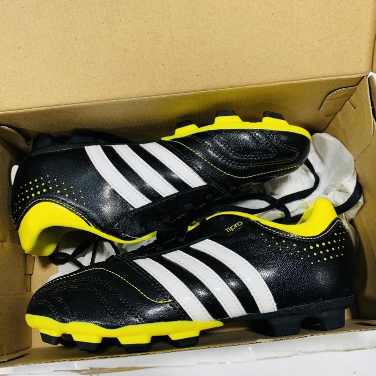 adidas 11questra cleats